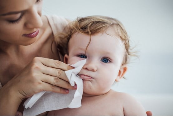 Servetelele umede, un real pericol pentru sanatatea copiilor! De ce mamicile ar trebui sa le evite in igiena copiilor| Demamici.ro