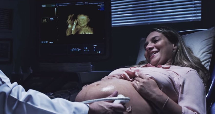 Viitoarea mamica era nevazatoare, iar doctorul a printat in 3D ecografia pentru ca mama sa-si poata "vedea" pentru prima data baietelul VIDEO | Demamici.ro