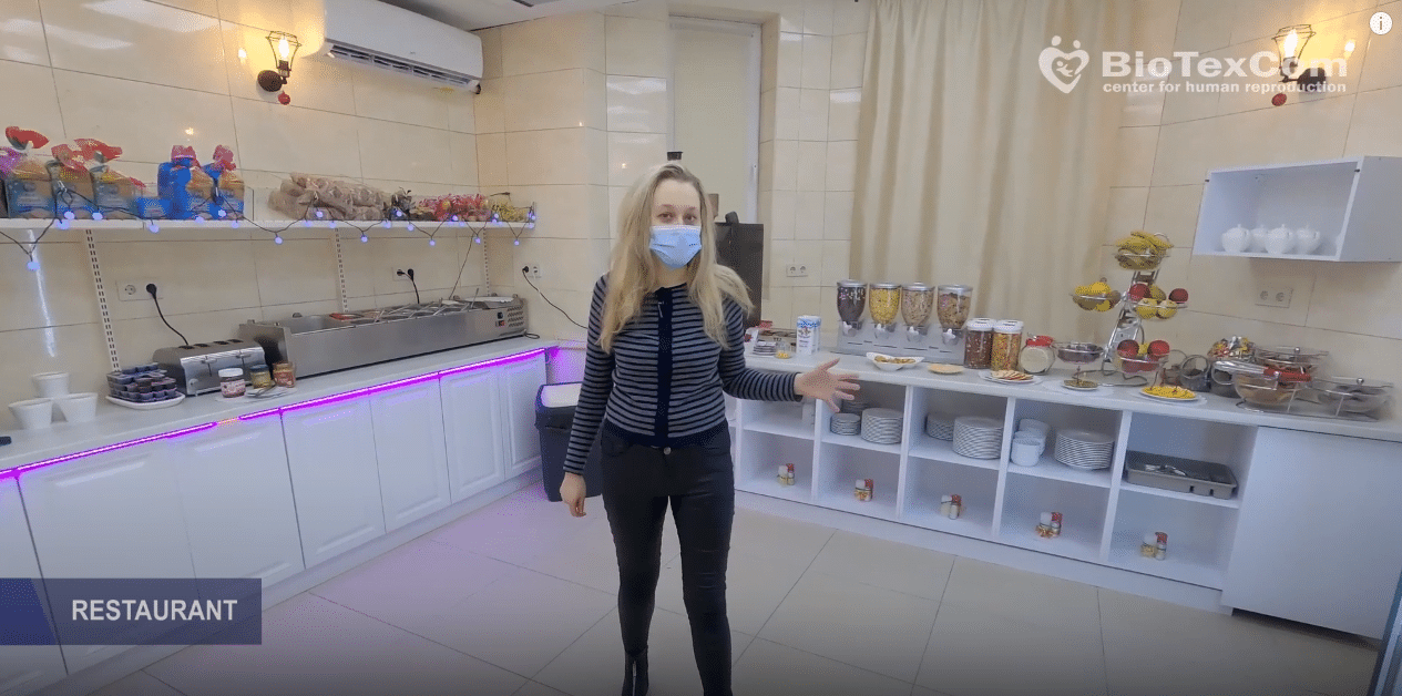 Părinți prin reproducere umană asistată. Cum arată apartamentele în care sunt cazați clienții clinicii BioTexCom în timpul șederii lor în Kiev VIDEO | Demamici.ro